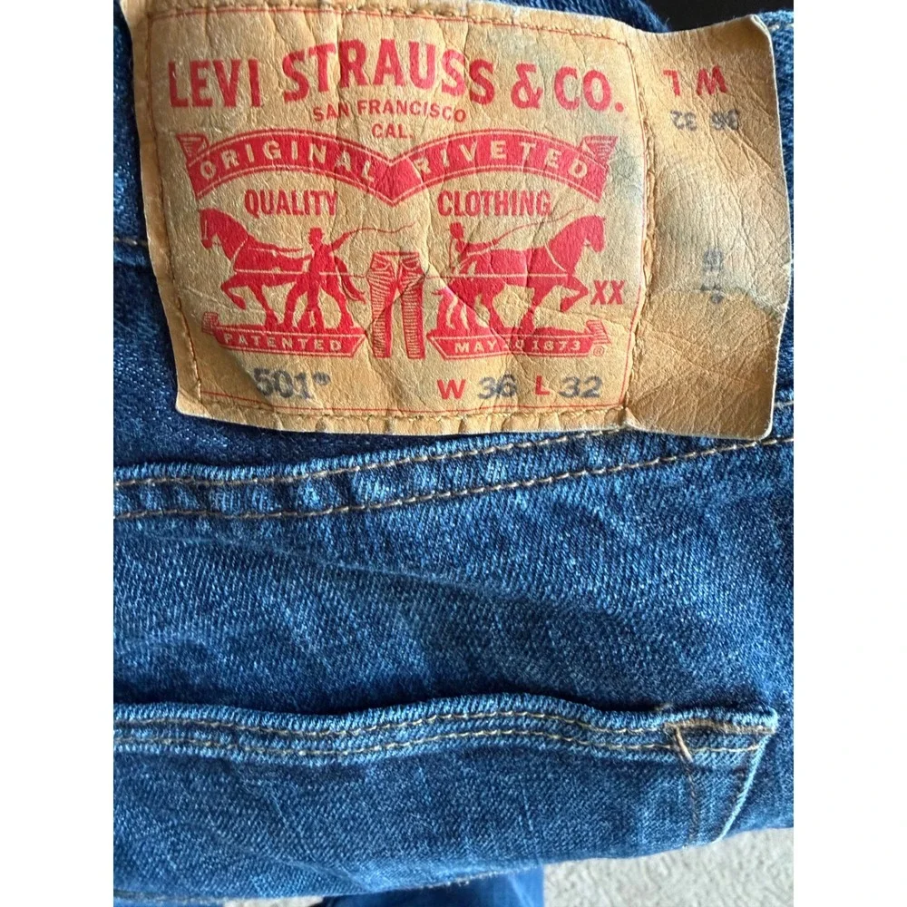 Levi's 501 Original Fit Jeans Mens 32x32 Medium Blue Button Fly Straight Leg